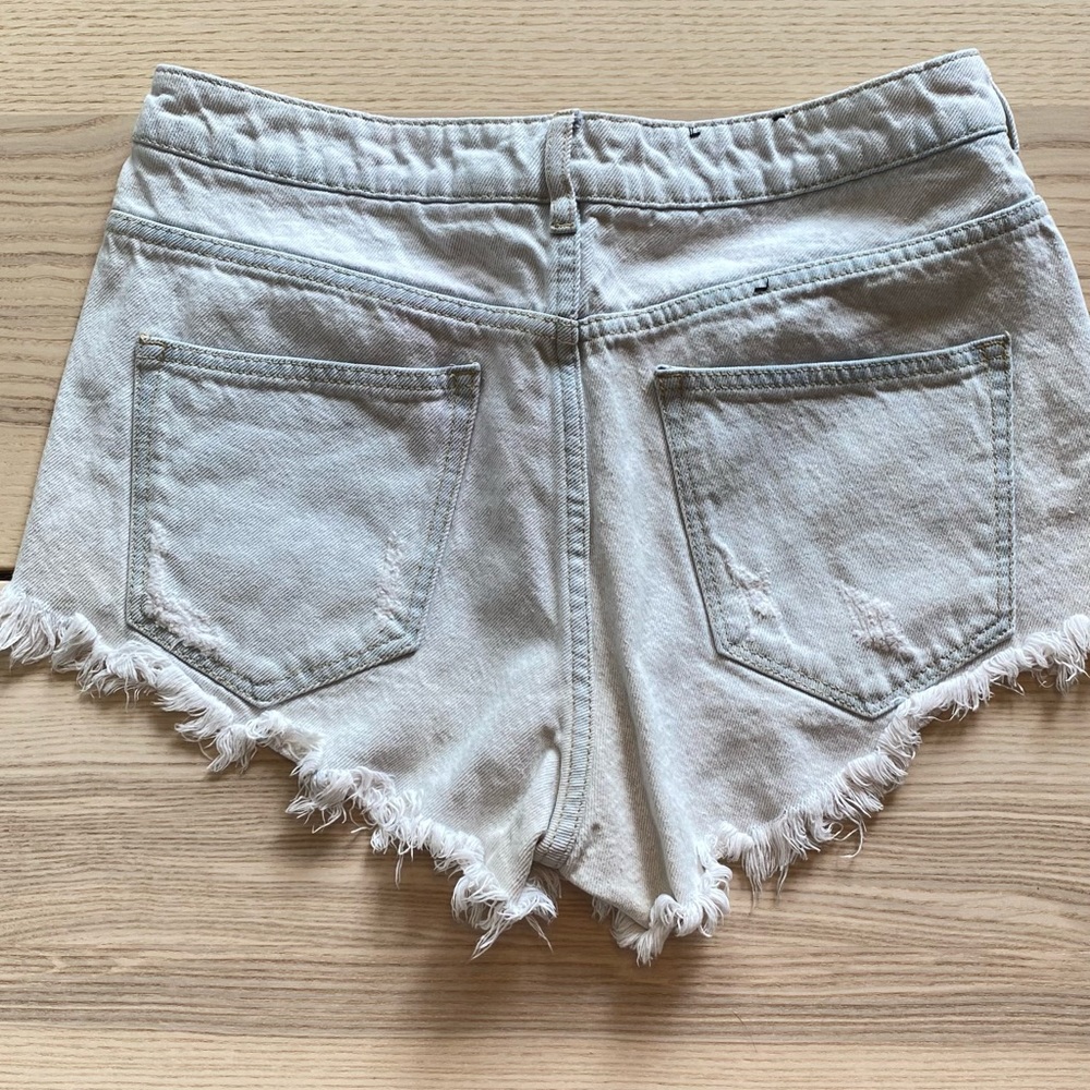 H&M Jean Shorts - Picture 3 of 4
